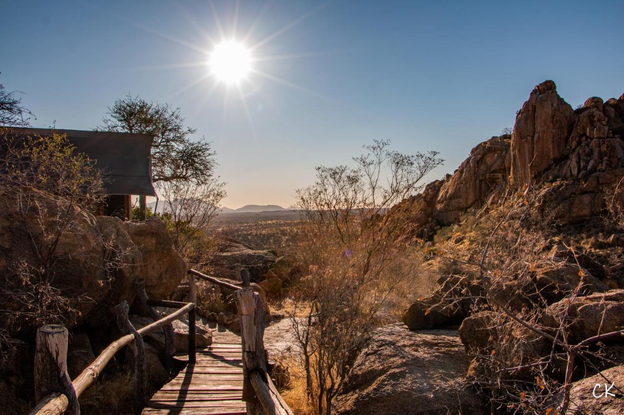 Ondudu Safari Lodge Омаруру Екстер'єр фото