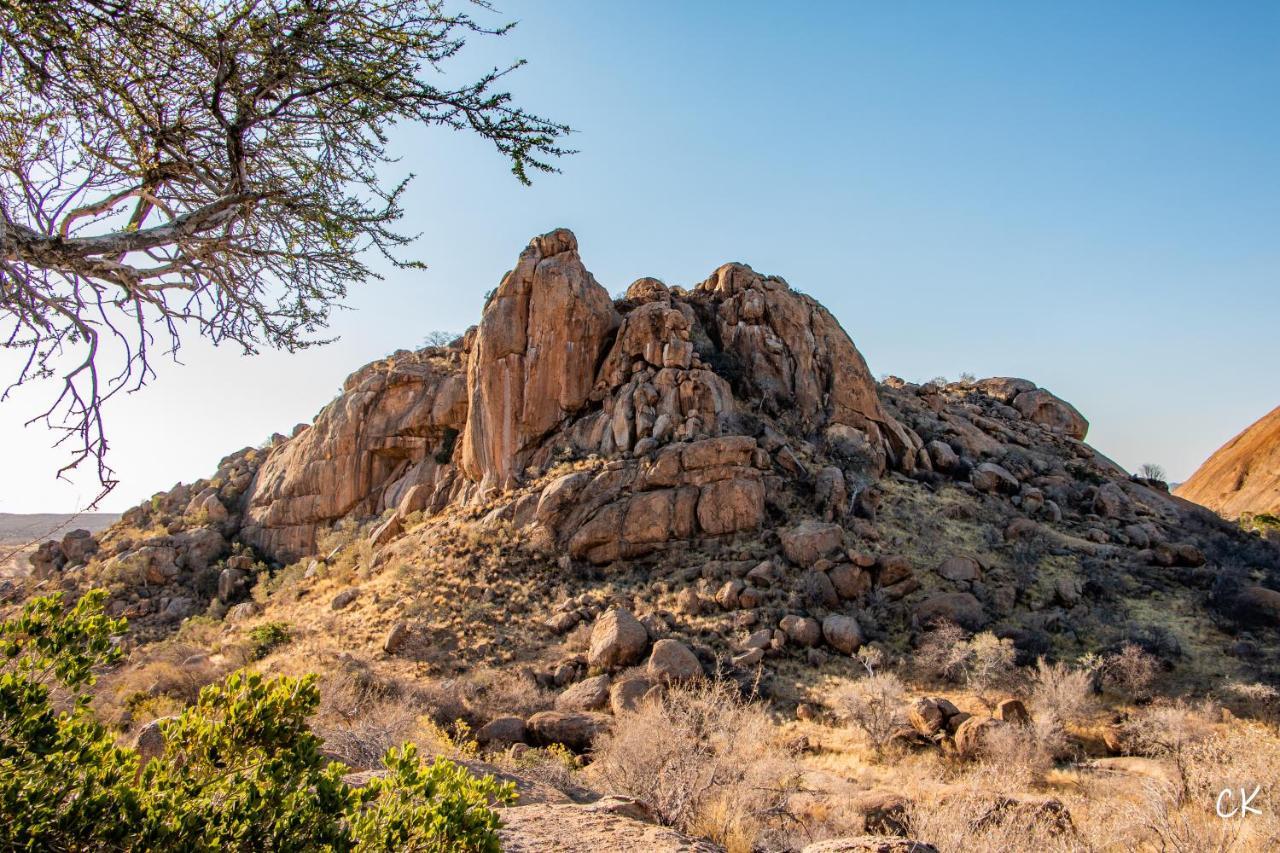 Ondudu Safari Lodge Омаруру Екстер'єр фото